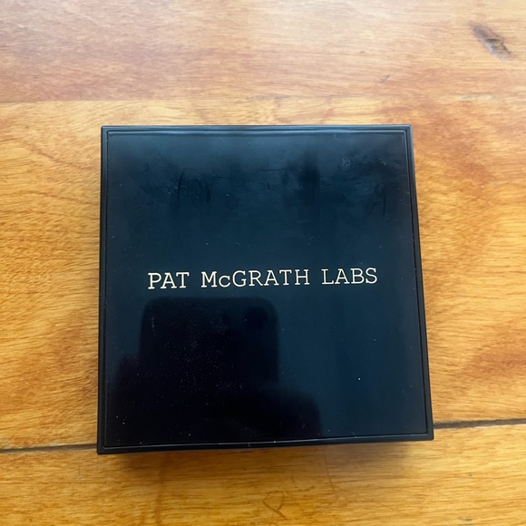 Pat McGrath Labs Divine Rose Luxe Quad Eyeshadow Palette - Picture 3 of 3